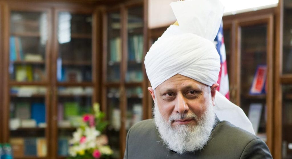 হযরত মির্জা মসরুর আহমদ (আল্লাহ তাঁর হাতকে শক্তিশালী করুন), হলেন আহমদিয়া মুসলিম সম্প্রদায়ের পঞ্চম খলিফা (খলিফা)। ২২শে এপ্রিল ২০০৩ তারিখে এই আজীবন পদে নির্বাচিত হয়ে, তিনি একটি আন্তর্জাতিক ধর্মীয় সংস্থার বিশ্বব্যাপী আধ্যাত্মিক এবং প্রশাসনিক প্রধান হিসাবে কাজ করছেন যার সদস্য সংখ্যা ২০০ টিরও বেশি দেশ এবং অঞ্চল জুড়ে ১০ মিলিয়নেরও বেশি।